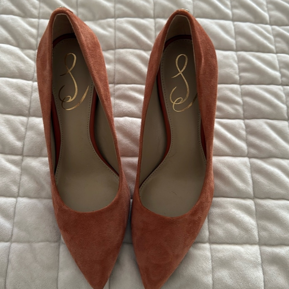 Sal Edelman Hazel pump, never worn, suede. Size 6.